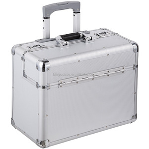 Valise de pilote en aluminium avec roulettes, 4 pièces - Product Image 1