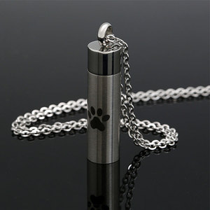 Cilindro zampa di cane design basso <span class=keywords><strong>moq</strong></span> 316L in acciaio inox collana di profumo parenti animali domestici cenere urna ciondolo cremazione - Product Image 5