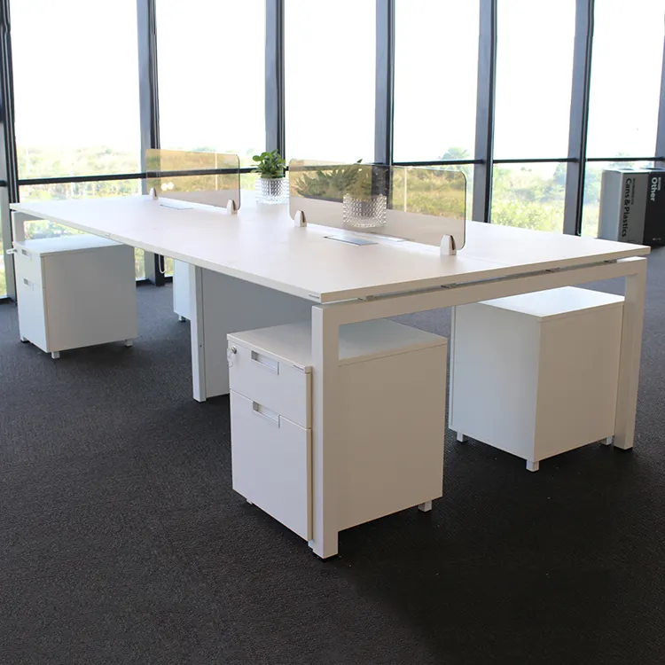4 व्यक्ति घनीय डेस्क आधुनिक डिजाइन खुले कार्यालय फर्नीचर विभाजन वर्कस्टेशन पोर्टेबल लैपटॉप की मेज अनुकूलित E0 स्तर बोर्ड