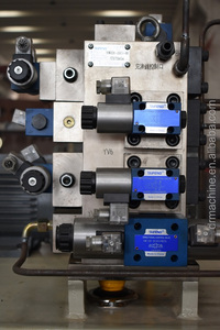 <span class=keywords><strong>Presse</strong></span> <span class=keywords><strong>hydraulique</strong></span> <span class=keywords><strong>horizontale</strong></span> automatique électrique de 315 tonnes, <span class=keywords><strong>presse</strong></span> d'atelier <span class=keywords><strong>hydraulique</strong></span> à vendre - Product Image 3
