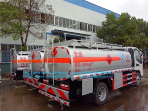 Howo 6000 litros camión tanque <span class=keywords><strong>de</strong></span> <span class=keywords><strong>combustible</strong></span> <span class=keywords><strong>1500</strong></span> litros <span class=keywords><strong>de</strong></span> <span class=keywords><strong>combustible</strong></span> bowser camión <span class=keywords><strong>cisterna</strong></span> <span class=keywords><strong>de</strong></span> <span class=keywords><strong>combustible</strong></span> para la <span class=keywords><strong>venta</strong></span> - Product Image 3