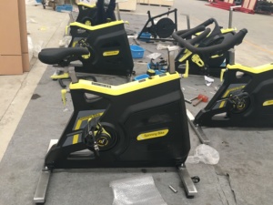 Bicicleta de Spinning Comercial EM7200 de Alta Calidad para Ejercicio en Interiores - Product Image 3