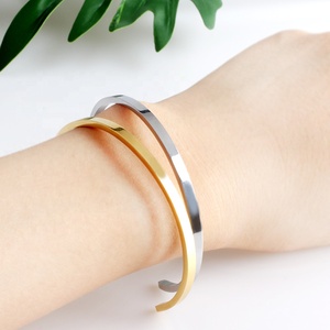 Bracciale Unisex in Acciaio Inossidabile, Bracciale Rigido Aperto in Acciaio Dorato - Product Image 5