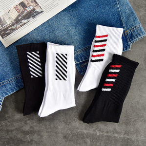 Chaussettes <span class=keywords><strong>de</strong></span> <span class=keywords><strong>skate</strong></span> jacquard pour hommes, design lettres, pour le sport <span class=keywords><strong>de</strong></span> rue, 1 paire - Product Image 4