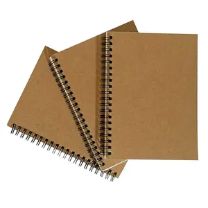 棕色再生纸笔记本与牛皮纸文具