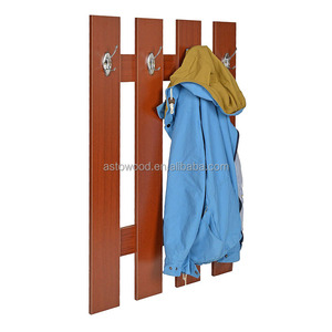 Porte-manteau mural en bois de frêne clair avec 4 crochets - Product Image 1