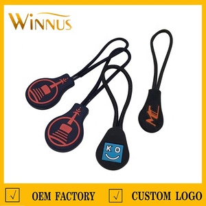 Tirazip Personalizzato con Logo in Rilievo, Rotondo, <span class=keywords><strong>per</strong></span> Abbigliamento Sportivo, Borse, Giacche, in PVC Morbido - Product Image 2