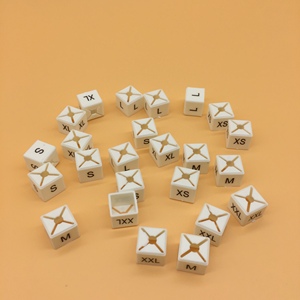 Marqueurs de taille en plastique blanc pré-imprimés avec étiquettes de cintre carrées XXS 5XL par impression Logo Numéro Disparité Tailles Vêtements - Product Image 2