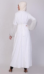 Cucitura da principessa del corpo bianco con cerniera posteriore a girocollo pieno foderato da donna bianco neve Swizz Dot Abaya abiti musulmani