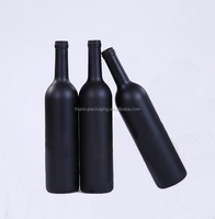 Bouteilles à vin noir mat et noir brillant pour vin élégant et classique
