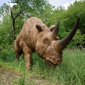 حيوان وحيد القرن حجم الحياة متحرك مع الفرو