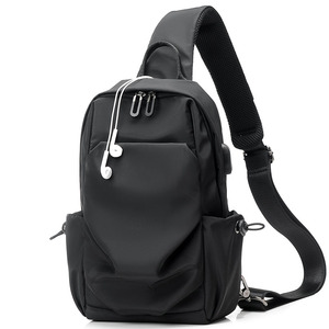 Sac de poitrine multifonctionnel imperméable pour homme, avec prise USB pour écouteurs, nouveau design, sac messager, vente en gros d'usine - Product Image 2