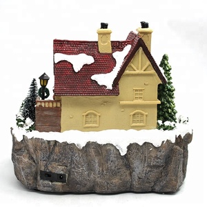 Maisons de village de Noël en polyrésine avec scène de ski rotative à LED et fibres optiques, décorations musicales - Product Image 5