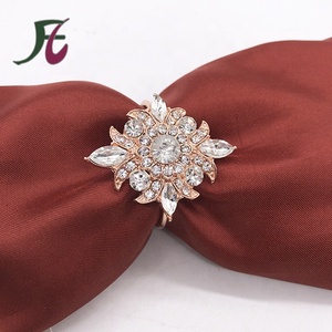 Anello Portatovagliolo in Cristallo con Strass Dorato Rosa di Alta Qualità Stile Antico - Product Image 1