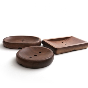 Porte-savon rond en bois de noyer noir écologique fait à la main classique - Product Image 2