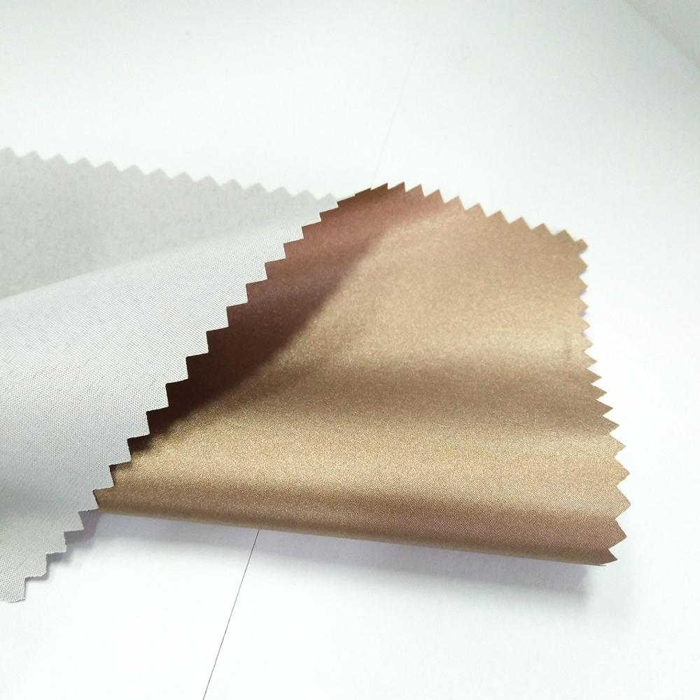Сделать заказ 240T полиэстер эпонж ткань с золотой полиуретановой мембраной Водонепроницаемая дышащая куртка ткань