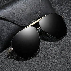 Gafas de Sol Grandes de Doble Puente para <span class=keywords><strong>Hombre</strong></span>, Diseño Nuevo de <span class=keywords><strong>2022</strong></span>, Cuadradas, Polarizadas, UV400, Doradas/Rojas, Clásicas, con Estuche, <span class=keywords><strong>Lentes</strong></span> Fotocromáticas - Product Image 1
