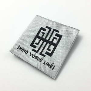 Étiquette de foulard en tissu brodé avec logo de marque personnalisé - Product Image 5