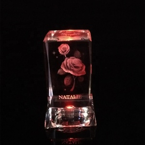 Cadeaux romantiques de la Saint-Valentin Photos gravées au laser <span class=keywords><strong>3D</strong></span> <span class=keywords><strong>Cube</strong></span> de cristal de fleur de rose pour cadeaux d'invités - Product Image 3