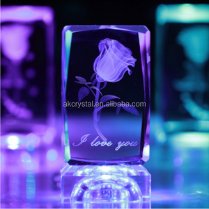 Fabrik Großhandel heiße Mode Kristall Hochzeit Souvenir Rose 3D Laser gravur Kristallglas Würfel mit Licht basis - Product Image 2