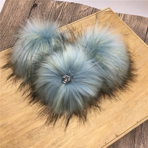 Trong Kho Màu Hồng Màu Xám Trắng Màu Sắc Hỗn Hợp Giả Poms Pom Lông Snap On Fluffy Vegan Lông Bóng Chất Lượng Cao Có Thể Tháo Rời Faux Fur Pompoms - Product Image 3