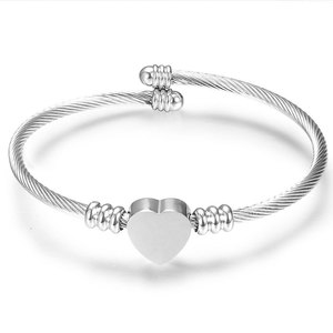Marlary venta al por mayor diseño Simple hecho a mano Acero inoxidable brazalete de alambre corazón encanto grabado pulsera - Product Image 1