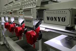 feliz máquina de coser computarizada <span class=keywords><strong>4</strong></span> cabezal de la máquina de bordado casquillo WY 904 de alta calidad - Product Image 5