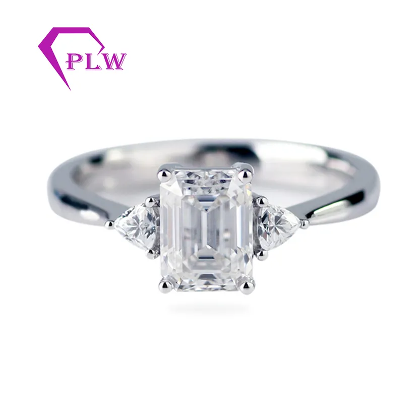 Populaire ontwerp 3 stenen ring 7x9mm emerald cut moissanite engagement ring met biljoen cut side stenen