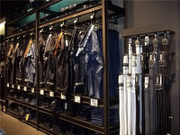 Présentoirs de sol vintage en jean pour magasins de détail, supports suspendus pour l'affichage de jeans de mode