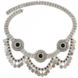 Corrente de Cintura Indiana em Liga Metálica com Pingente de Flor Grande de Strass e Pedras Preciosas, Corrente de Cintura Prateada - Product Image 2