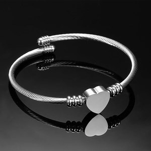 Marlary venta al por mayor diseño Simple hecho a mano Acero inoxidable brazalete de alambre corazón encanto grabado pulsera - Product Image 2