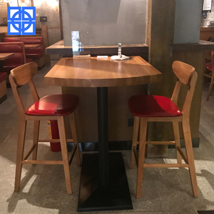 Conjunto de Muebles de Restaurante con Asientos de Cuero PU Rojo Comercial, Mesa con Superficie de Madera para Cafetería y Bar - Product Image 3
