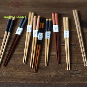 रात के खाने के लिए पर्यावरण के अनुकूल उत्कीर्ण कस्टम लोगो लकड़ी Chopstick