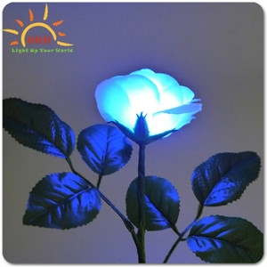 Lampe LED multicolore changeante, 1 pièce, fleur de Rose blanche sur une tige verte avec feuilles - Product Image 2