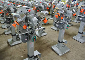 Machine à boutons-pression entièrement automatique - Product Image 3