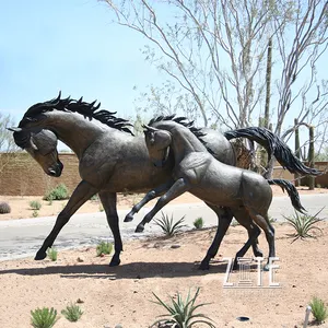 Hot Cast Menthod Handwerk Garten lebensgroße Bronze Wild Stute Pferd mit Fohlen Skulptur Statue