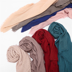 Hijab de algodón musulmán para mujer, Hijab de perforación en caliente con borla lisa, 29 colores disponibles - Product Image 4