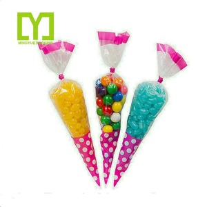 China Goede Kwaliteit Custom Dot Ontworpen <span class=keywords><strong>Cello</strong></span> Plastic Wegwerp Kegel Vorm Opp Zakken Driehoek Zak Voor Snoep Popcorn Verpakking