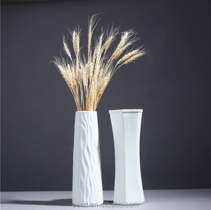 Vente flash : Vases à fleurs en céramique décoratifs de forme ronde blanche au design 3D unique - Product Image 2