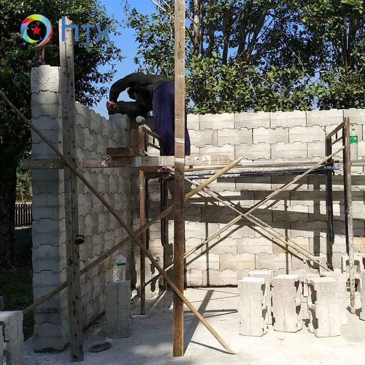 Beton handleiding hol blok keermuur grijpende schimmel