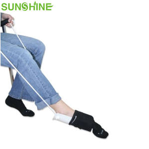 Aide à l'enfilage des chaussettes en plastique léger certifiée ISO13485 CE pour les personnes âgées, les personnes handicapées et les blessés, outil de rééducation thérapeutique - Product Image 2