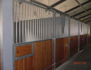Panel frontal de alta resistencia con puerta corredera para establo de <span class=keywords><strong>caballos</strong></span> - Product Image 1
