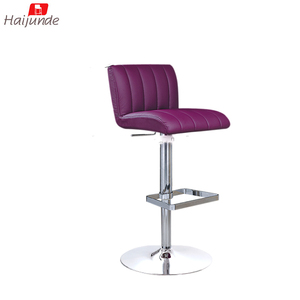 كرسي بار أرجواني من الجلد الصناعي وكراسي عالية للبار مع ظهر مبطن - Product Image 1