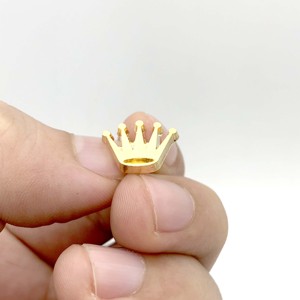 ที่กำหนดเองโลหะหัวเข็มขัดผีเสื้อ<span class=keywords><strong>มงกุฎ</strong></span>ทองรูป badge - Product Image 1