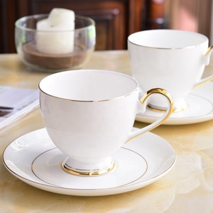 Bordo oro Bone China 200ml <span class=keywords><strong>tazze</strong></span> <span class=keywords><strong>da</strong></span> caffè e piattino <span class=keywords><strong>porcellana</strong></span> tazza <span class=keywords><strong>da</strong></span> tè piatto con il tuo logo - Product Image 5