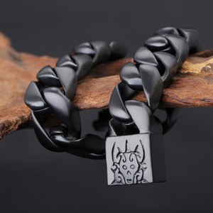 Motorista gótico ancha cadena para hombre Boys Curb del cráneo grabado cubano Negro 316L Pulsera de acero inoxidable - Product Image 3