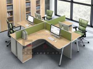 Empresa de muebles de oficina Estación de trabajo de oficina de 4 plazas Mesa de madera para el personal Escritorio de oficina con partición - Product Image 3