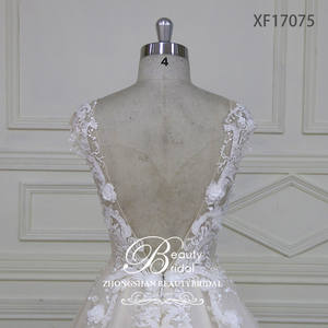 Offre Spéciale plus récent design voir si corsage robe de mariée princesse avec belle dentelle de fleurs 3D et Cape amovible sur l'épaule - Product Image 4