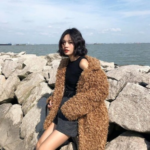 Giacca Corta Invernale da <span class=keywords><strong>Donna</strong></span> in Lana di Pecora Riccia con Motivo a Quadri, Cerniera e Pelliccia Sintetica, Calda e Morbida - Product Image 2