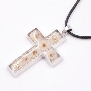 도매 여성용 레진 진짜 꽃 십자가 펜던트 새로운 스타일 십자가 건조 꽃 목걸이 - Product Image 3